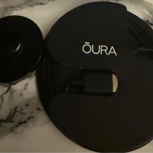 Oura Size 9 Horizon (3rd generation) Black Charging cord.